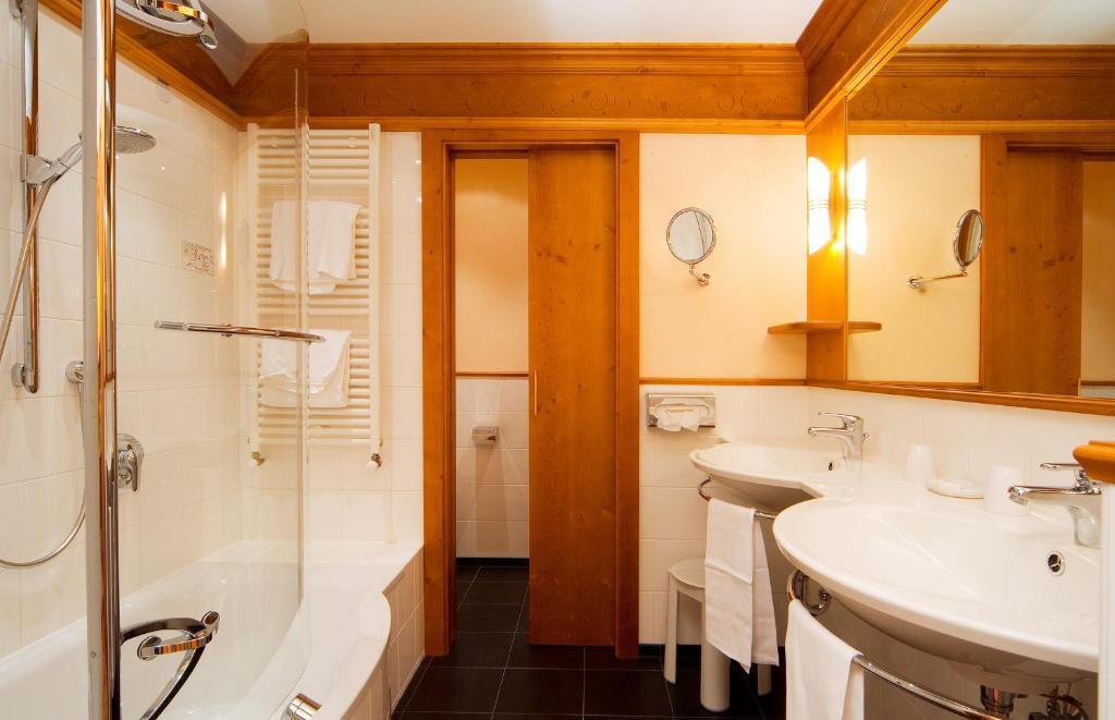 Alpin&Vital Hotel La Perla Ortisei Bilik gambar